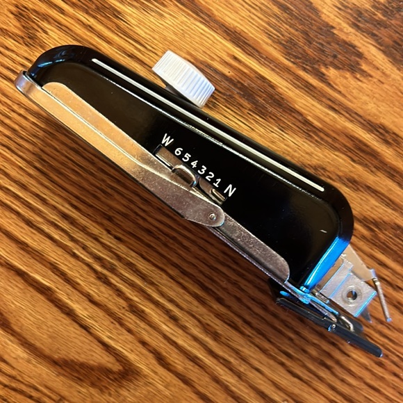 Vintage 1948 Singer Buttonholer w/ 5 button templates and Green Case #160506 - Picture 5 of 14